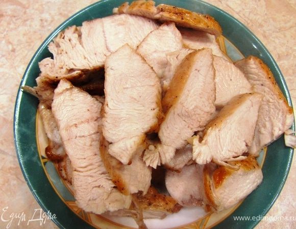 Выложите на тарелку.