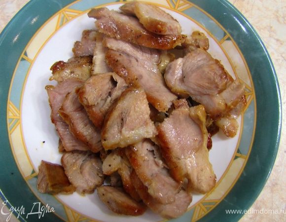 Порежьте свинину так же, как и индейку.