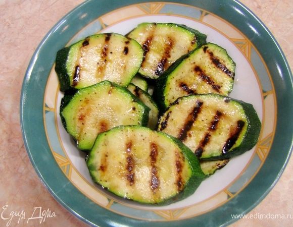 Цукини, зажаренный на гриле. Рецепт в отдельном посте.