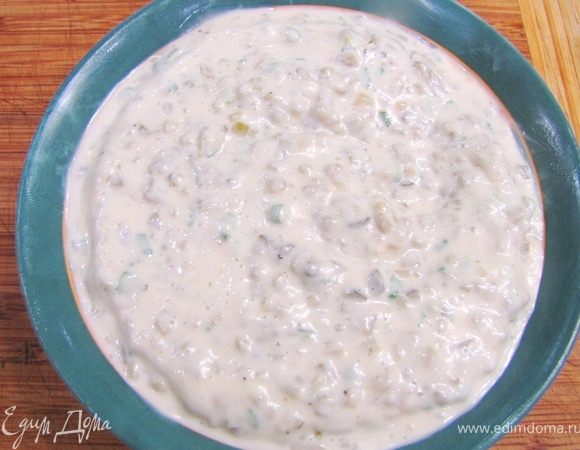 Соус из майонеза с корнишонами и зеленым луком. Рецепт в отдельном посте.