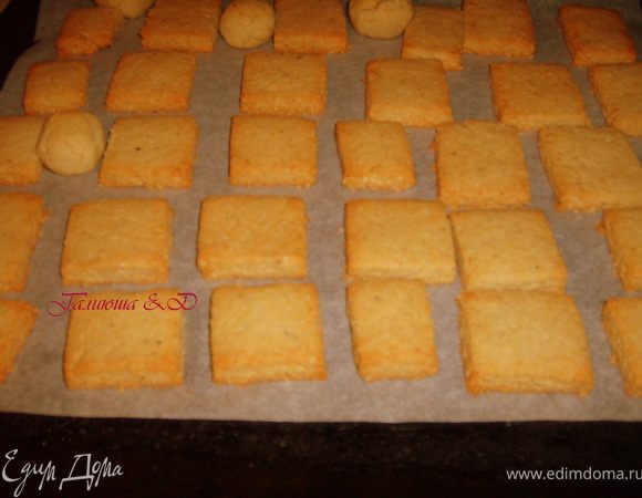 Выпекаем при температуре 180 гр. примерно 15 минуток. Регулируйте время по своей духовке. Печеньки должны быть слегка румяными