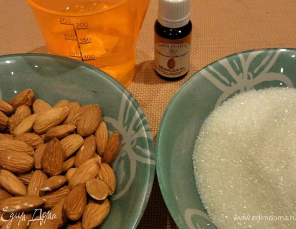 Миндаль не должен быть жареным.