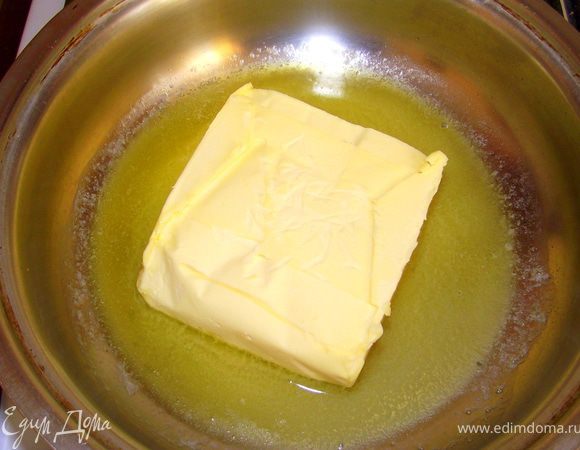 Растопить сливочное масло.