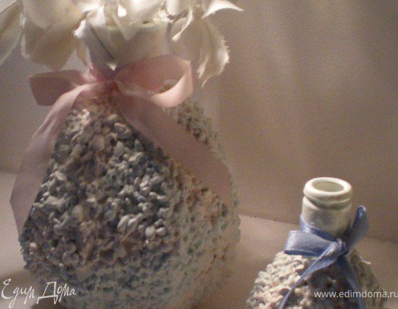 Может я и не в тему....но тут всё-же содержатся продукты питания,которые можно использовать не только для еды))))
Знаете к чему я???? А всё просто))) Может кто на диете сидит,а руки требуют творений,так можно например из пшена,гречки и т.п. сделать вазочки в подарок себе любимой или не себе))))Нужно только взять любую склянку,любого размера и макнуть её в краску...Дать чуть схватиться краске и затем обвалять в любой крупе,сверху опять покрыть краской или лаком,высушить...и подарочек СВОИМИ РУКАМИ готов)))) Такого точно ни у кого не увидите!!!!
