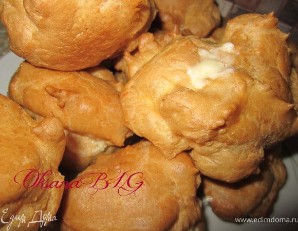 Начинить эклеры заварным кремом.