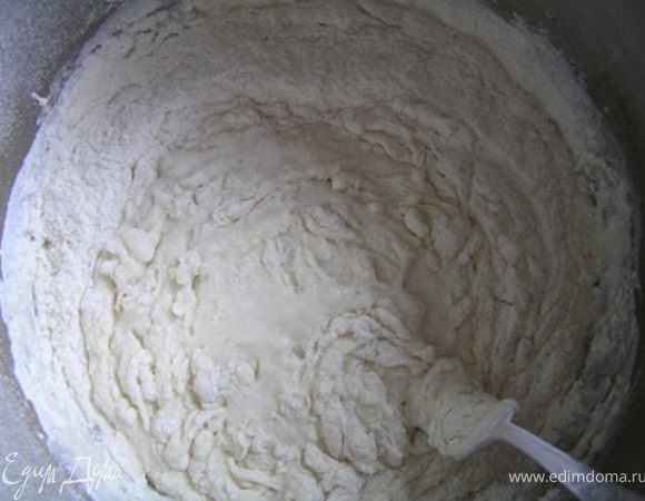 0,5 ч.л. сахара или меда, 220 г муки, перемешать, 