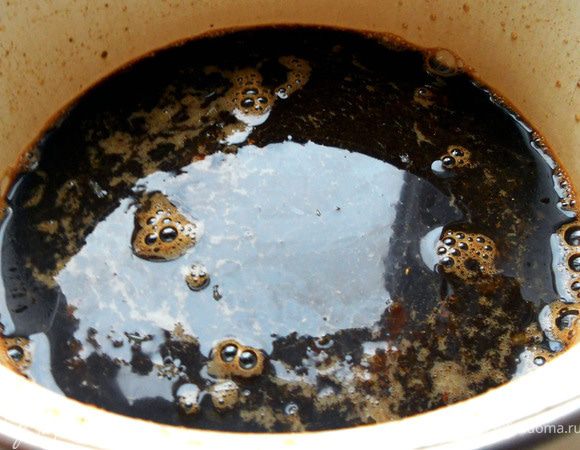 Сварить крепкий кофе, по вкусу  подсластить. Добавить сок целого апельсина и специи ***количество нужно регулировать по своему вкусу, меньше, чем указанно в ингредиентах брать не советую, т.к. все-таки у кофе доминирующий вкус, а нам нужен дух Рождества, но с той же гвоздикой будьте аккуратны - штук 5 будет вполне достаточно!***