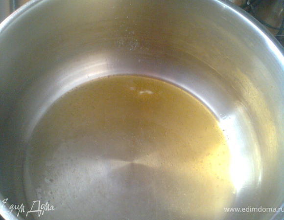 в ту же кострюлю брасаем масло,2 ст. л(топлёное)