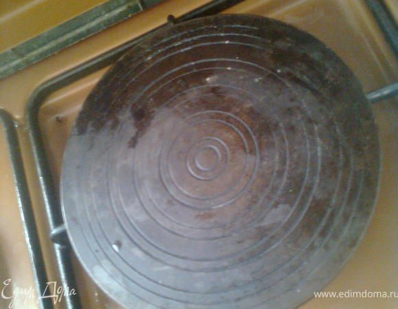 наплиту нужно поставить вот такую железку,но если её у вас нет,то можно положить чугунную скавароду,чтобы рис не подгорел