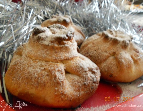 и так с тремя мешочками! обмазываем наши мешочки яйцом, и отправляем в духовку на 40 минут при 200 гр
и Приятных вам подарков