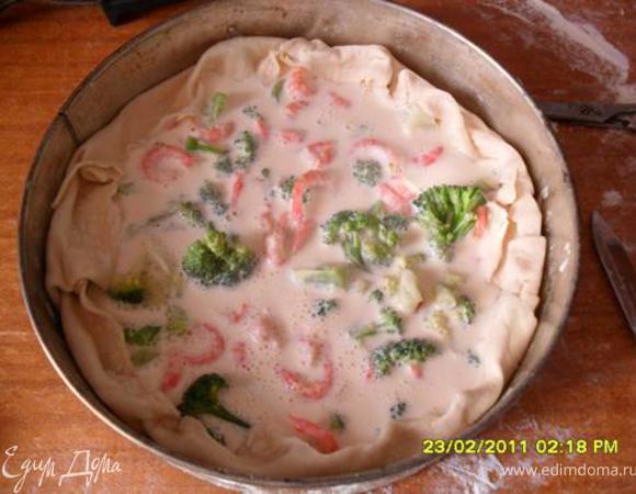 Формируем бортики у пирога.