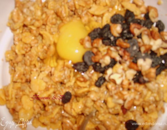 Туда же яйцо, изюм, орешки