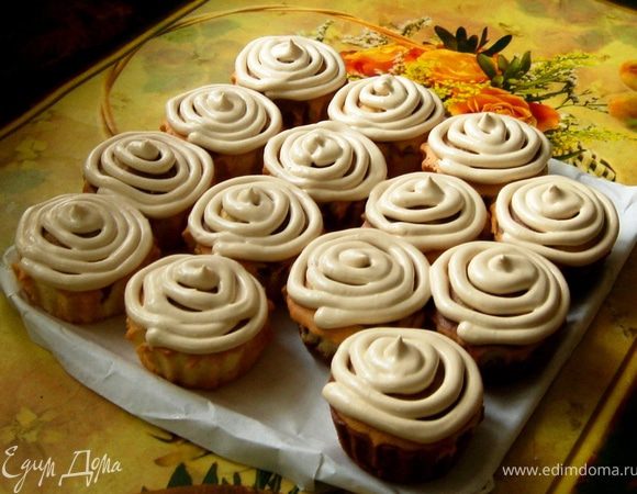 Готовые, остывшие маффины украшаем кремом.