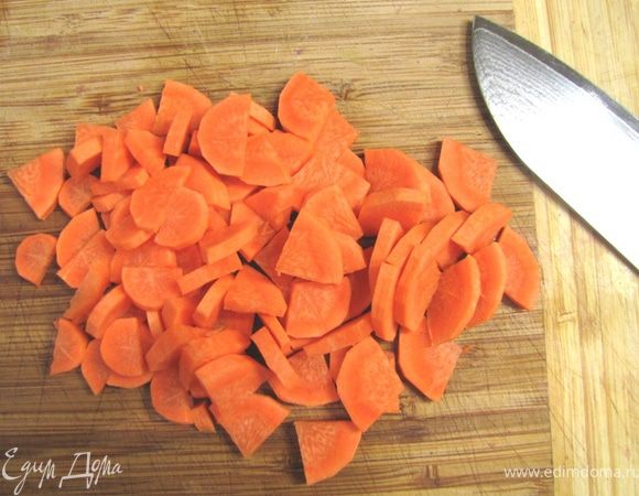 Затем нарезаем поперек по три миллиметра толщиной.