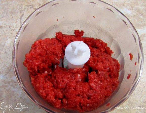 Размелите в блендере прерывистыми запусками, но не более полминуты на максимальной скорости.