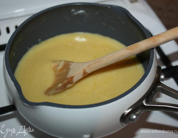 Даем чуть остыть и покрываем кексы, можно украсить очищенными мандаринами.
Или взбиваем творожный сыр с сахарной пудрой и украшаем)))
Приятного новогоднего настроения!