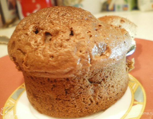 Разлить крем в антипригарные или стеклянные формочки для запекания, смазанные маслом и слегка присыпанные мукой. Выпекать 15 минут при температуре 200 С.