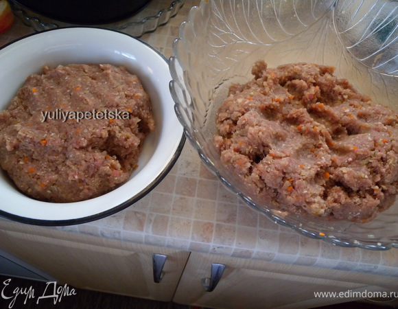 Оставить на некоторое время. Я разделила на 2 части. Из большей сделала котлеты а из меньшей - тефтели для Марго. 