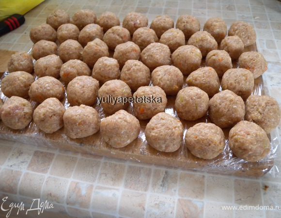 Заморозила на досточке + пищевая пленка. 