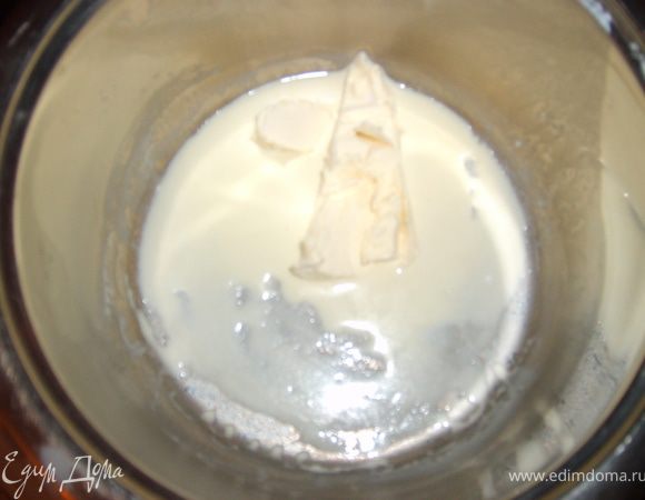 Масло растопить, у меня масло было соленое, поэтому соли я добавляла