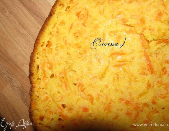 Разрезаем на 2 коржа.