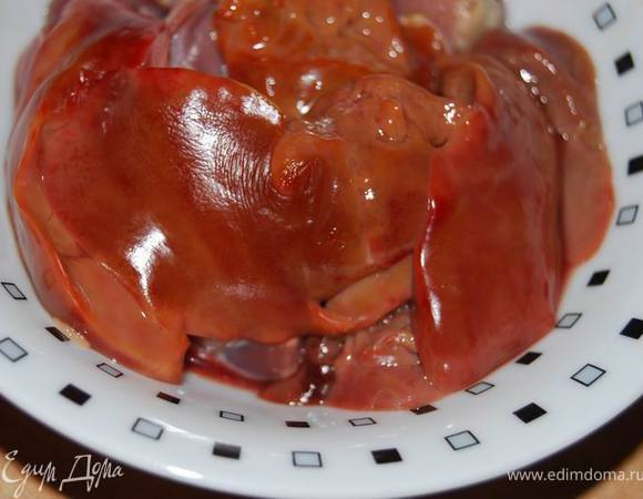 Подготовить печень цесарки и перепелки.