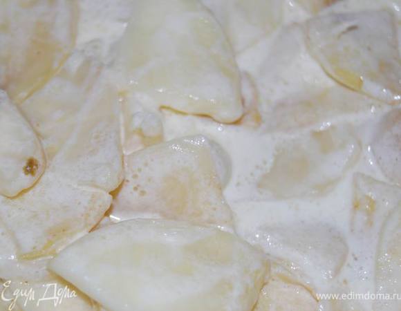 Когда сельдерей будет готов,добавить к нему сливки.