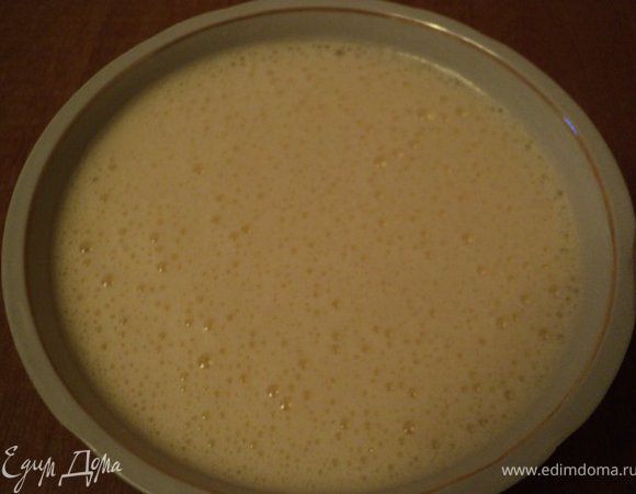 Масло растопить , муку смешать с разрыхлителем. Яйца взбить с сахаром до увеличения в объеме в 2-3 раза.