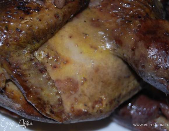 Выложить цесарку на блюдо.  