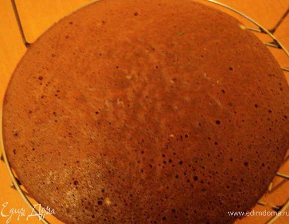 Во вторую часть теста добавить какао и выпекать так же как первый корж.