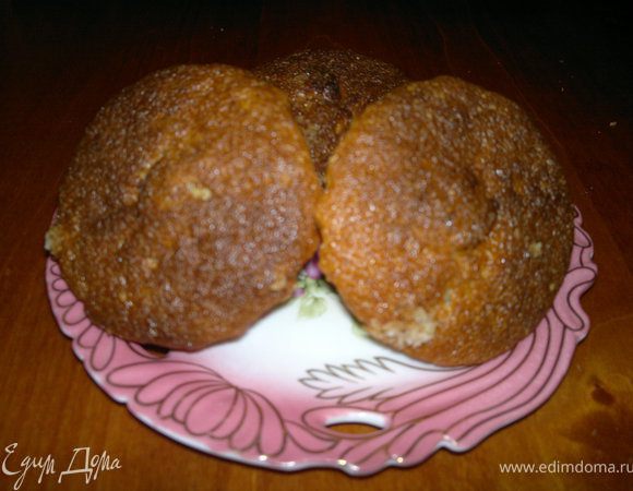 Все ингредиенты смешать, взбить миксером или в блендере. Тесто должно получиться консистенции сметаны. Наливаем в формочки. Выпекаем при 180-200 гр. до золотистого цвета, минут 15. 