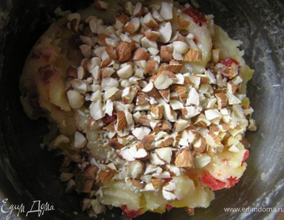 затем миндаль и арахис,