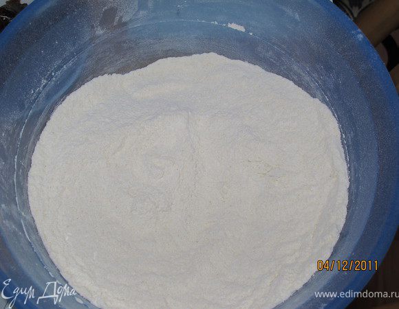 Хорошо размешать все сухие ингридиенты для теста.