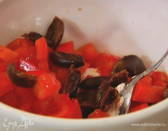 Добавить чесночную заправку к творожной массе, перемешать.