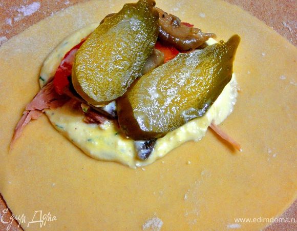 Или творожная масса,филе,огурец.