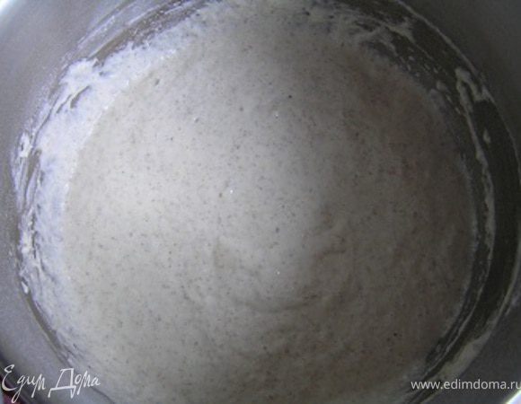 перемешать до однородности (консистенция густой сметаны), накрыть крышкой и поставить в теплое место. 