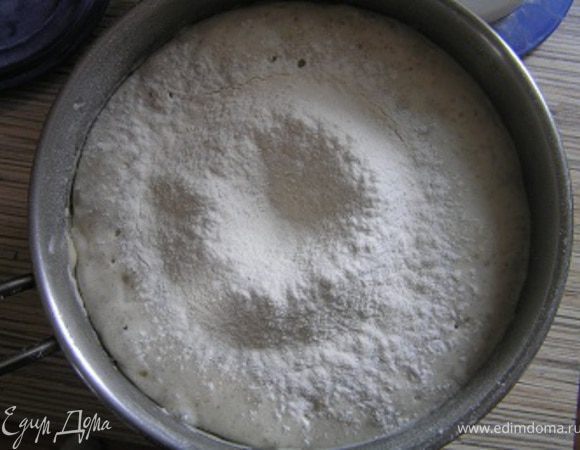 К опаре добавить 125 мл воды, 120 г муки, 1 ст.л. отрубей, перемешать до однородности. 