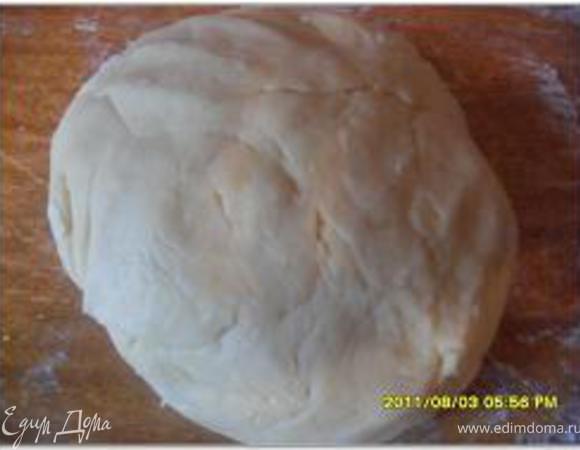 Вымесить гладкое тесто, сформировать шар.