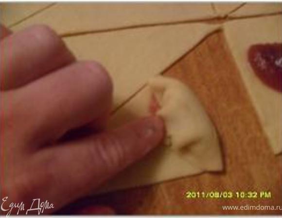 У каждого треугольника основание завернуть во внутрь как кармашком.