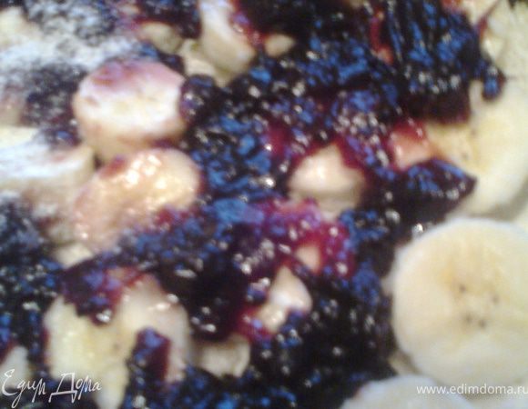 Для кислинки,ну и для красоты тоже,добавляем пару ложек варенья(у меня крыжовник)