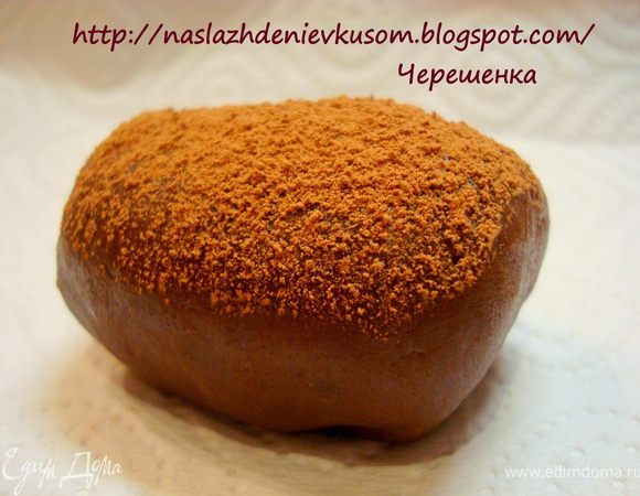 После этого можно обвалять пирожные в сахарной пудре или какао-порошке.