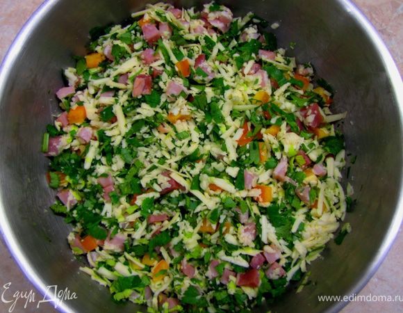 Тщательно смешайте все ингредиенты в отдельной посуде.