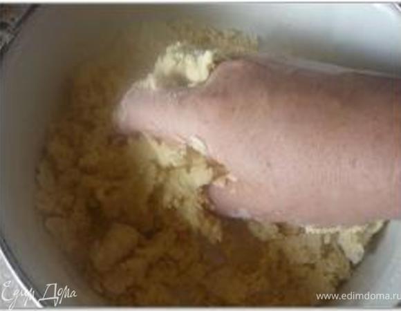 Из перечисленных продуктов быстро замесить песочное тесто.