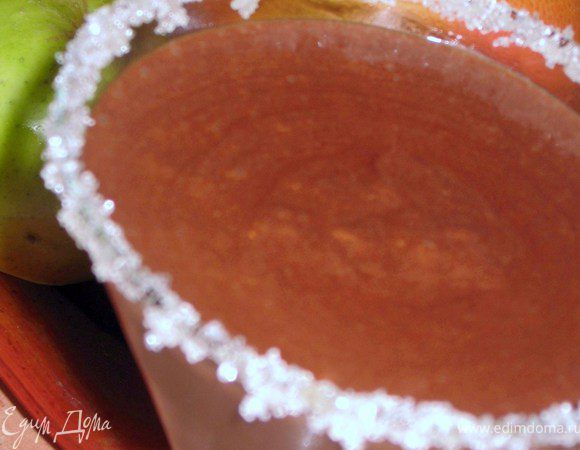 1. Поставить растапливать на водяной бане масло и шоколад. 

2. Отделить белки от желтков. Взбить до пиков яичные белки, добавить сахарную пудру, снова взбить. 

3. Затем ввести желтки, тщательно перемешать.

4. Растопленную шоколадную массу ввести в яичную смесь, тщательно перемешать, влить коньяк.

5. Выложить в формочки и отправить в морозилку на 45-60 минут.