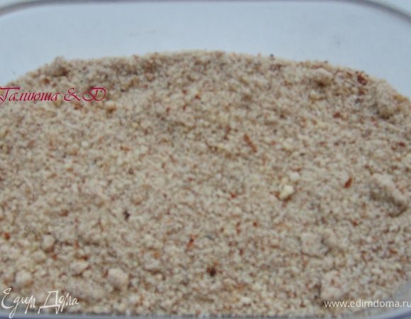 А пока займемся начинкой. Миндаль смолоть в бленедере или кофемолке