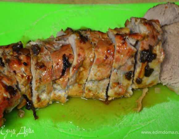 Вынуть мясо из духовки и оставить его еще на 10мин.Нарезать ломтиками, подавать с любимым гарниром.