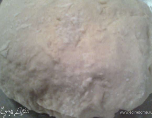 Оставляем"колобок"в тепле.Я обычно накрываю большим пластиковым блюдом,чтобы создать парниковый эффект.