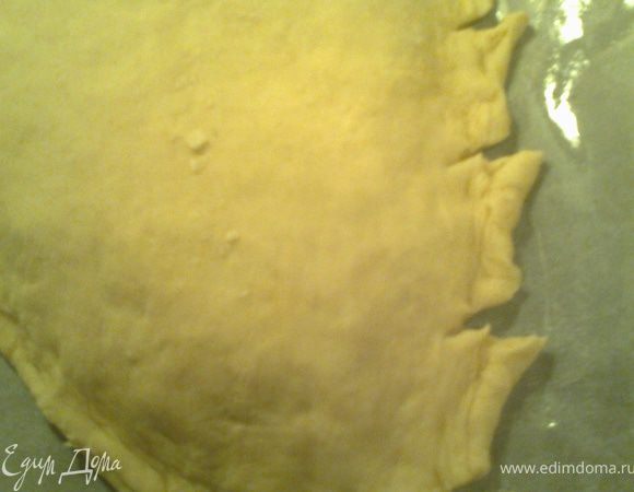 Теперь доводим до"фигуры".Вырезаем ножницами пасть...На хребте шипы.