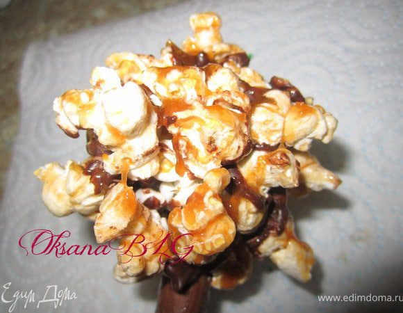 Затем покрыть деревья абрикосовым вареньем.