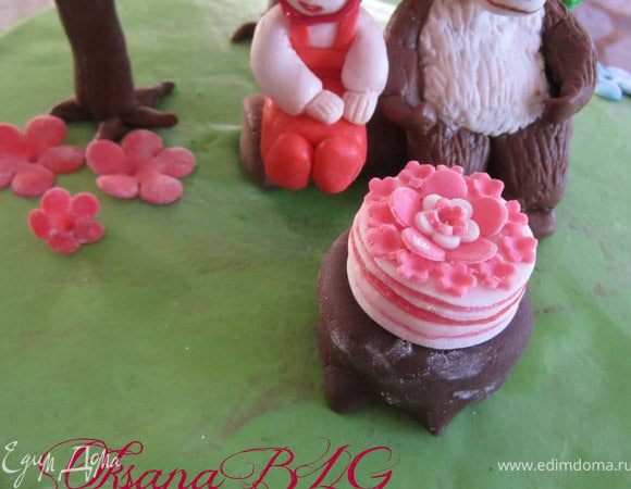 Украсить торт.